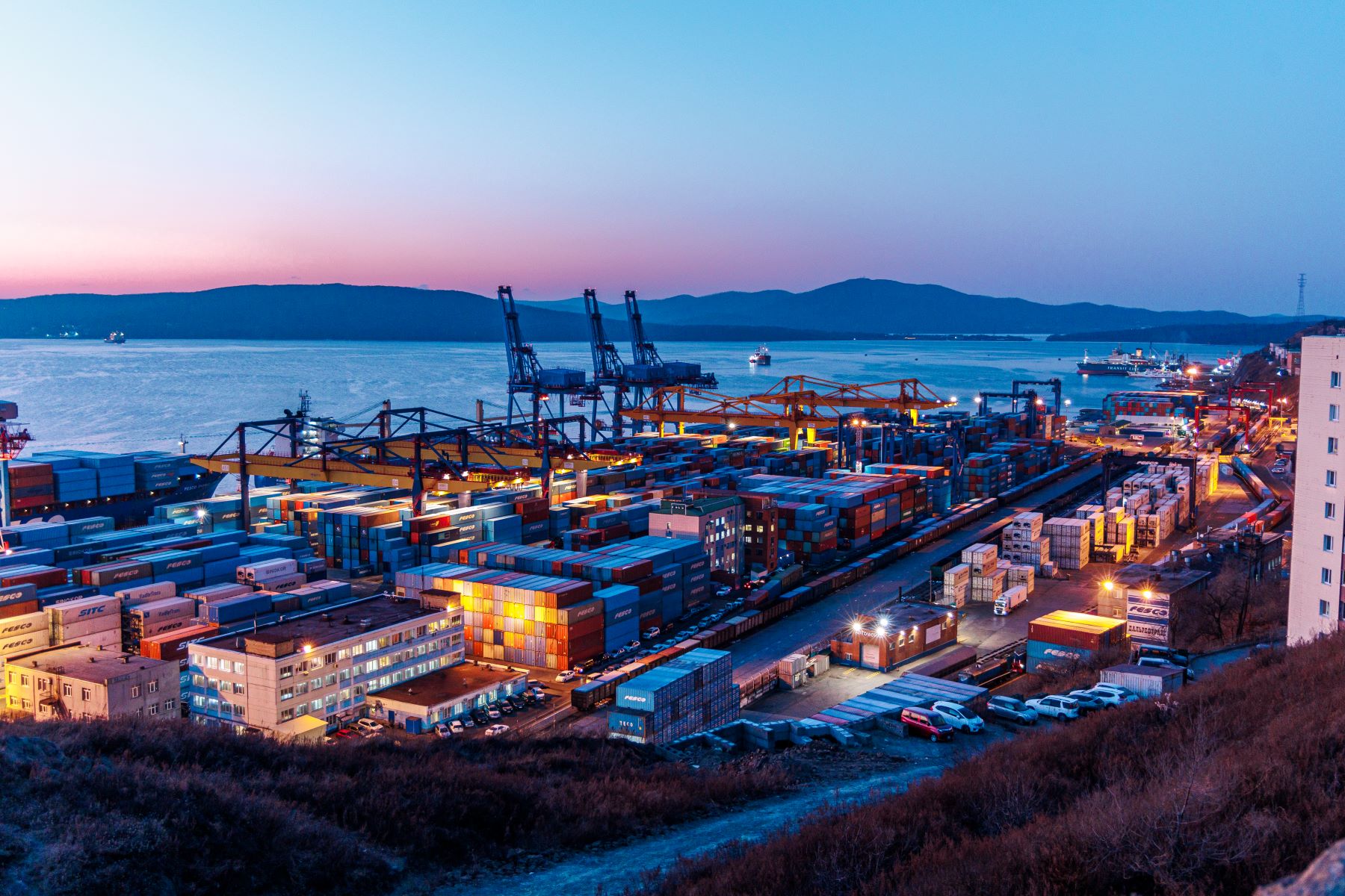 ВМТП по итогам 2024 года обработал рекордные 879 тысяч TEU, сохранив первое место по контейнерообороту в РФ ВМТП по итогам 2024 года обработал рекордные 879 тысяч TEU, сохранив первое место по контейнерообороту в РФ