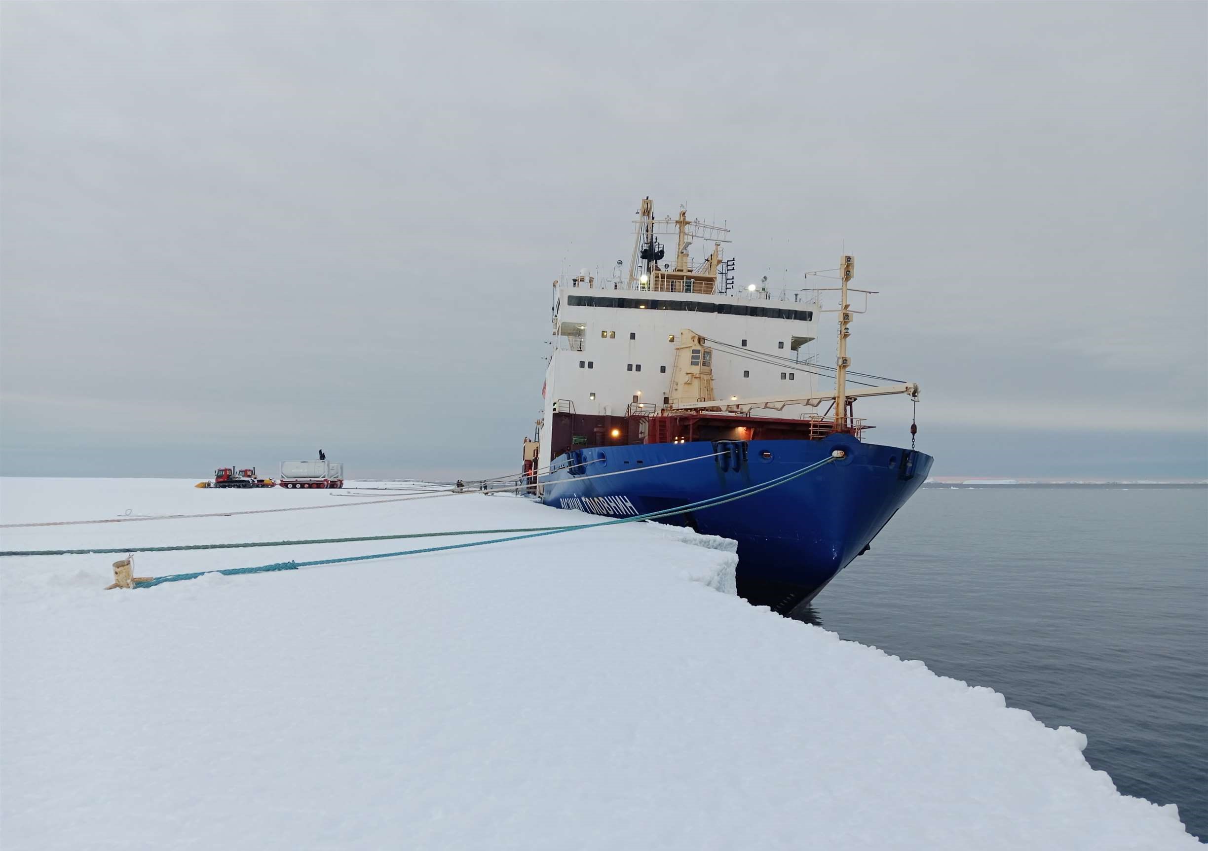 Экипаж дизель-электрохода FESCO поможет индийским ученым в проведении исследований на «Маитри» Экипаж дизель-электрохода FESCO поможет индийским ученым в проведении исследований на «Маитри»