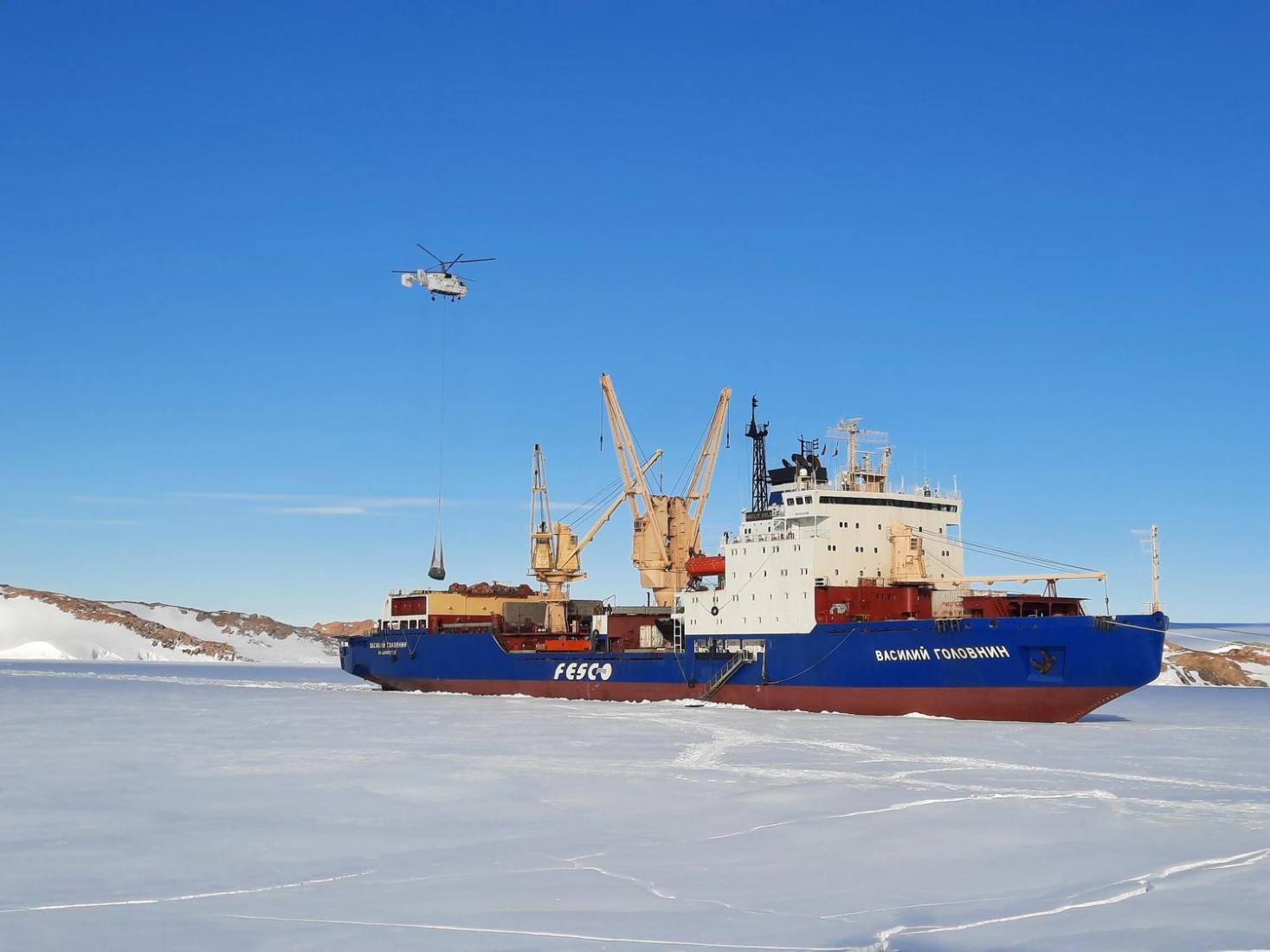 Судно FESCO «Василий Головнин» прибыло на вторую индийскую антарктическую станцию