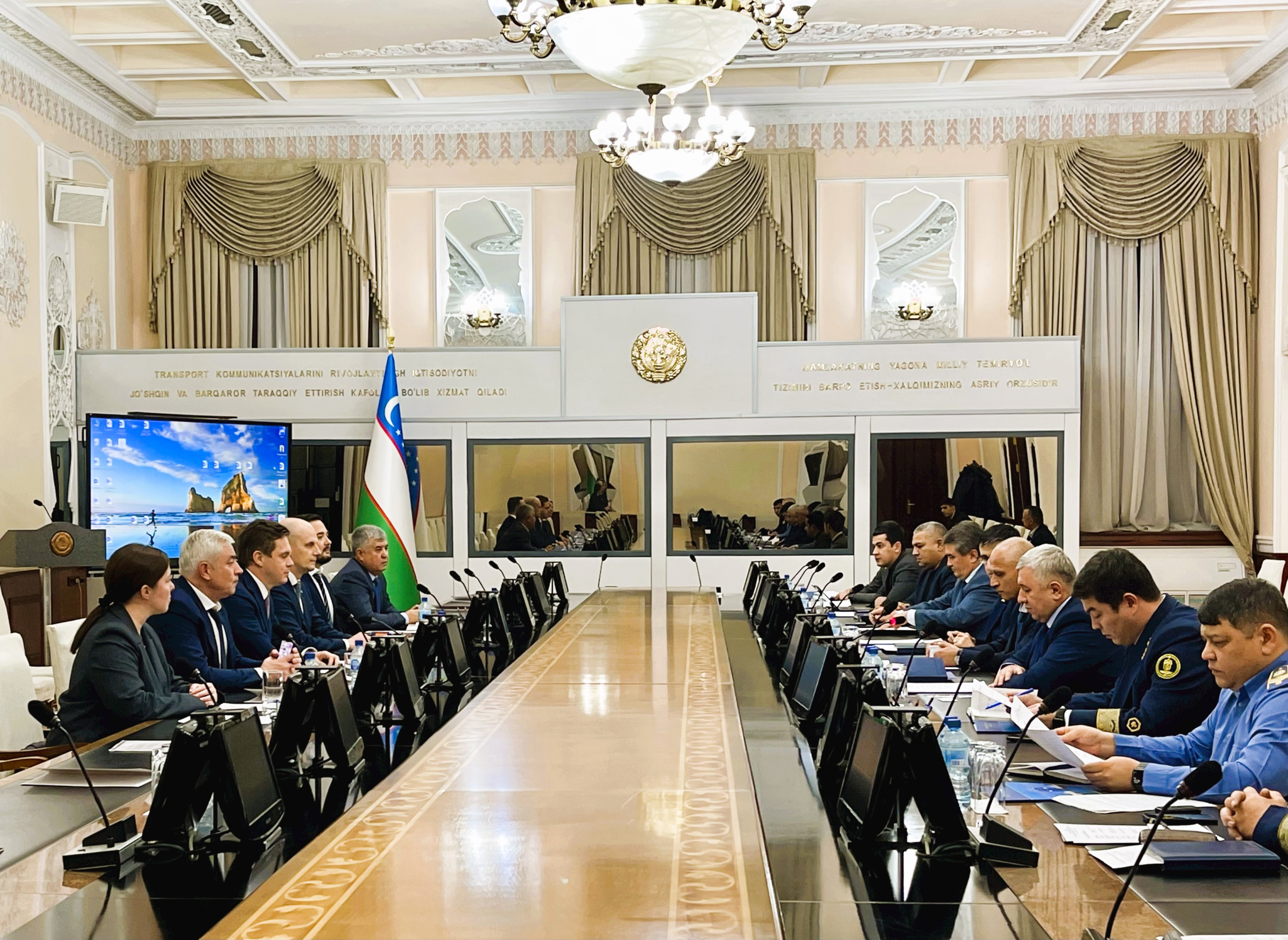Председатель Совета директоров FESCO встретился с руководством «Узбекской железной дороги» и «Узжелдорконтейнер» Председатель Совета директоров FESCO встретился с руководством «Узбекской железной дороги» и «Узжелдорконтейнер»