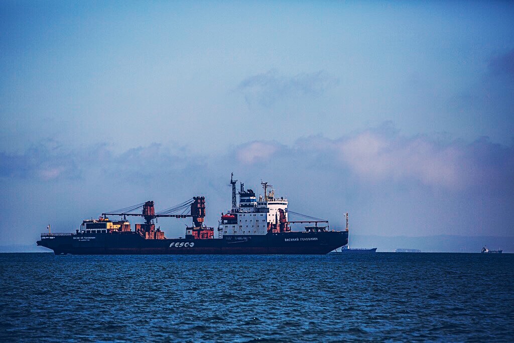 Флот FESCO приступил к доставке грузов в северные порты России