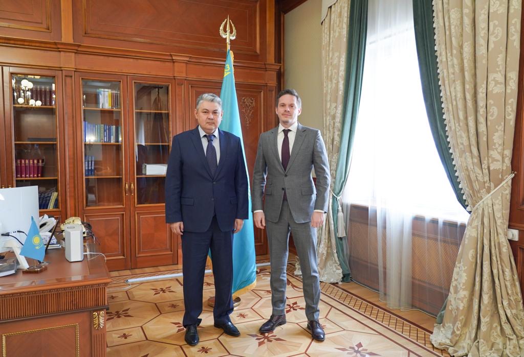 Председатель Совета директоров FESCO обсудил развитие логистических сервисов с послом Казахстана в РФ