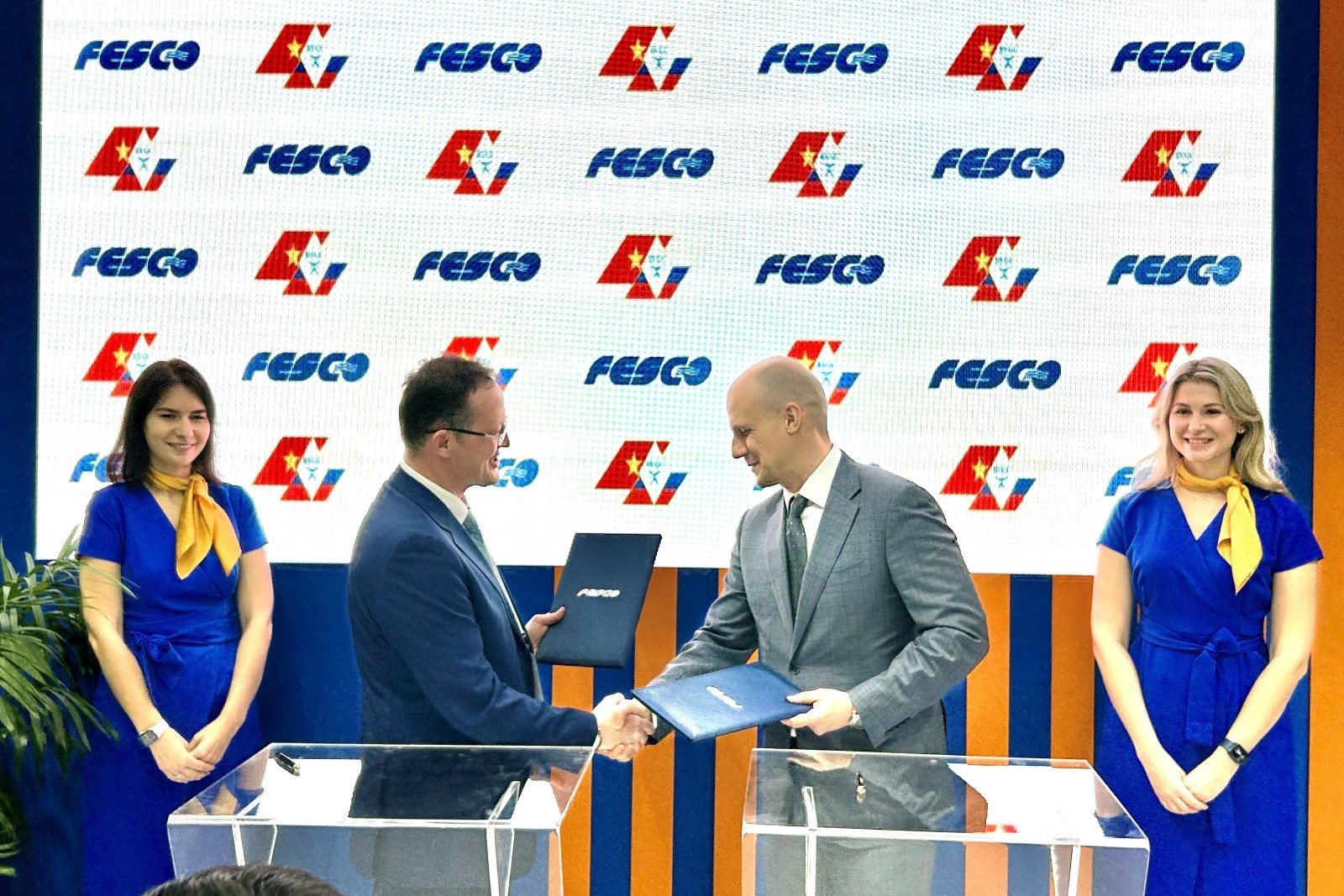 FESCO и Российско-Вьетнамская Гильдия Коммерции займутся развитием перевозок между РФ и Вьетнамом FESCO и Российско-Вьетнамская Гильдия Коммерции займутся развитием перевозок между РФ и Вьетнамом