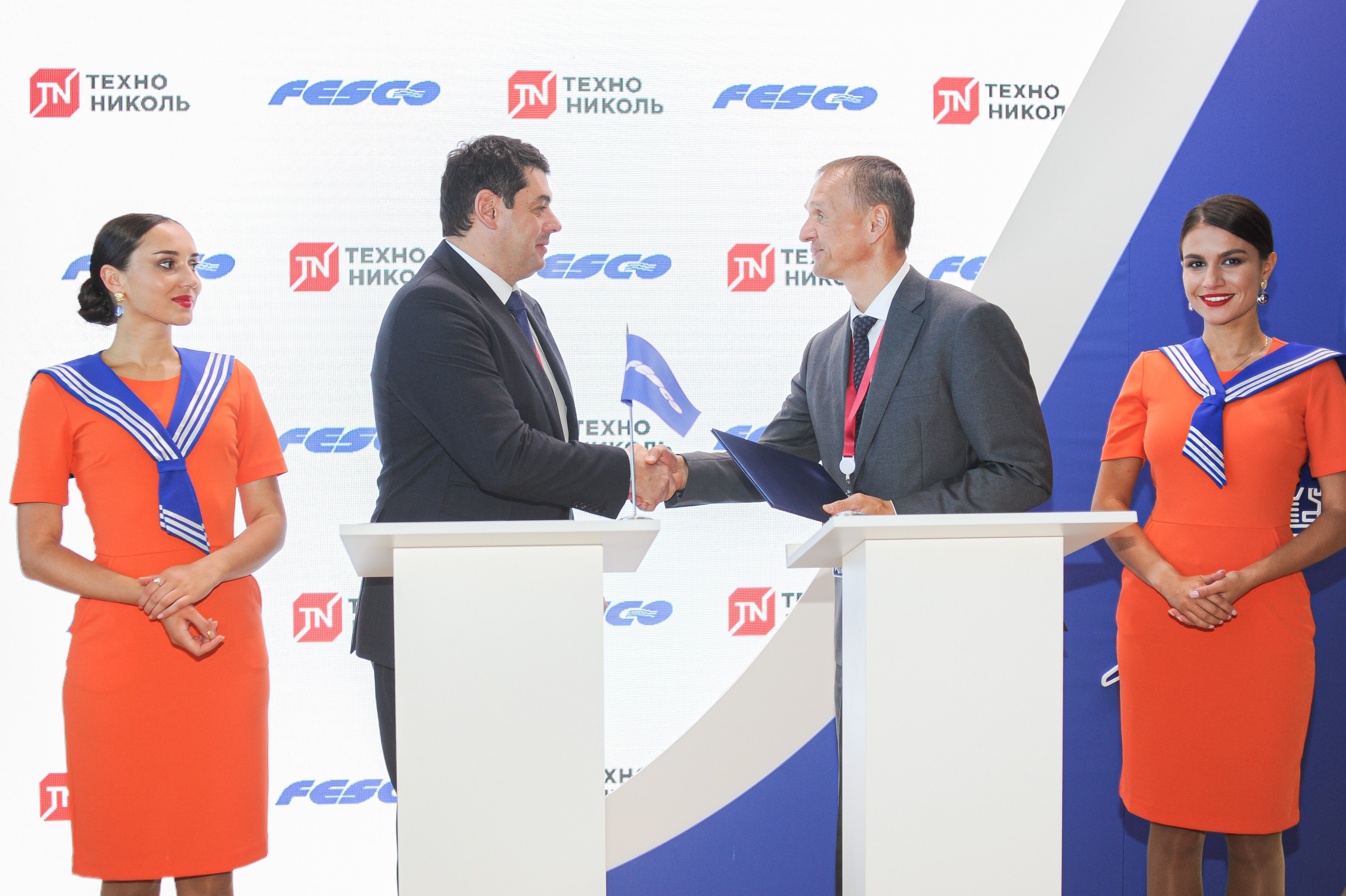 FESCO и ТЕХНОНИКОЛЬ будут развивать экспортные и внутренние перевозки стройматериалов из Хабаровска