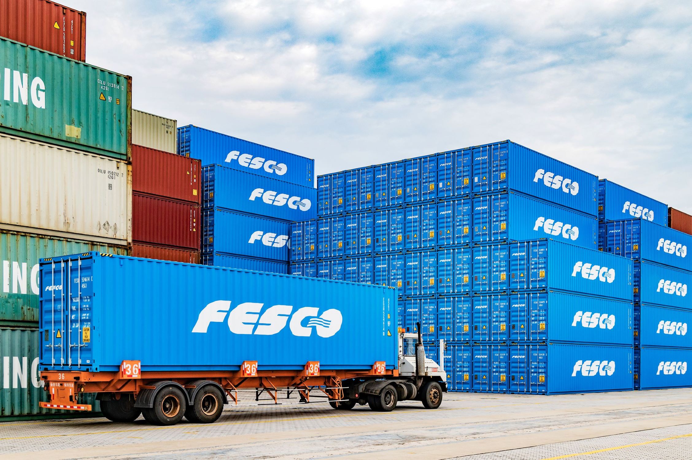 FESCO нарастила объем контейнерных перевозок автомобилей и комплектующих из Китая в РФ за полгода почти в 3 раза FESCO нарастила объем контейнерных перевозок автомобилей и комплектующих из Китая в РФ за полгода почти в 3 раза