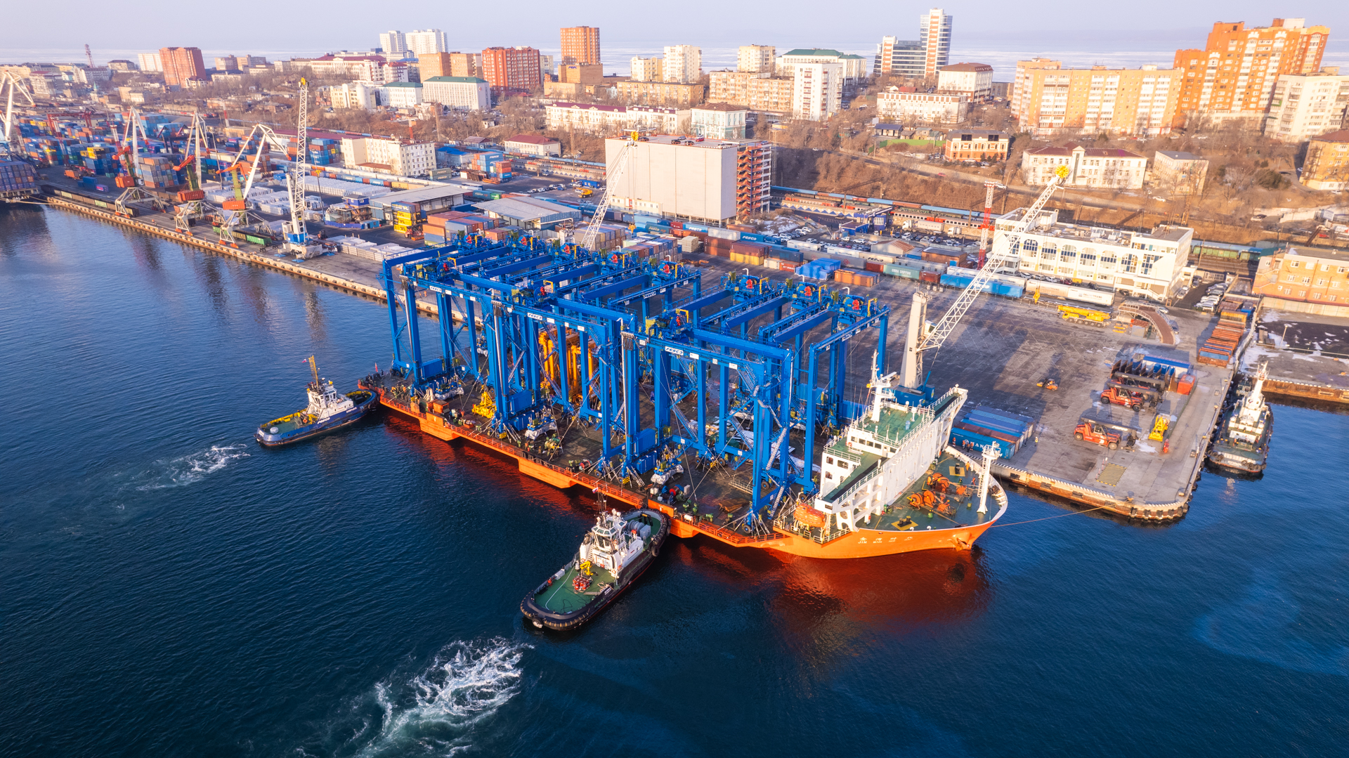 FESCO приобрела 11 новых контейнерных кранов для ВМТП FESCO приобрела 11 новых контейнерных кранов для ВМТП